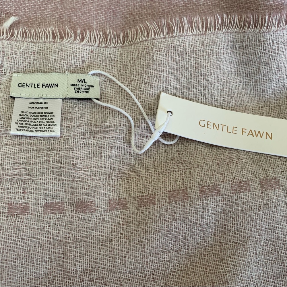 Chic Pink Patterned Shawl - Picture 3 of 4